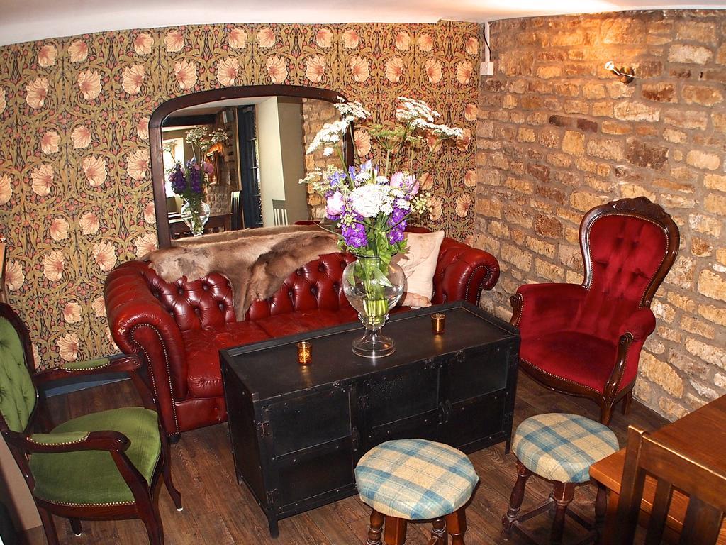 Coach & Horses Hotel Bourton-on-the-Water Room photo